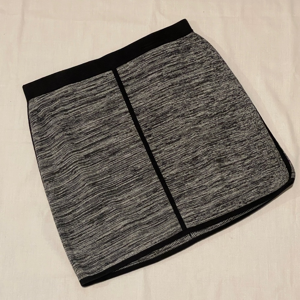 Ann Taylor Black and Gray stretch knit pull on pencil skirt